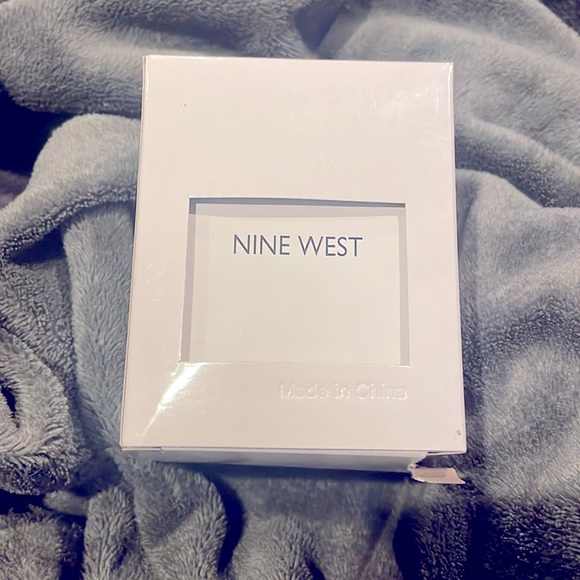 NEW Nine West women’s Strap Watch NWT - Picture 6 of 6